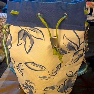 Floral pattern drawstring closure beach bag.